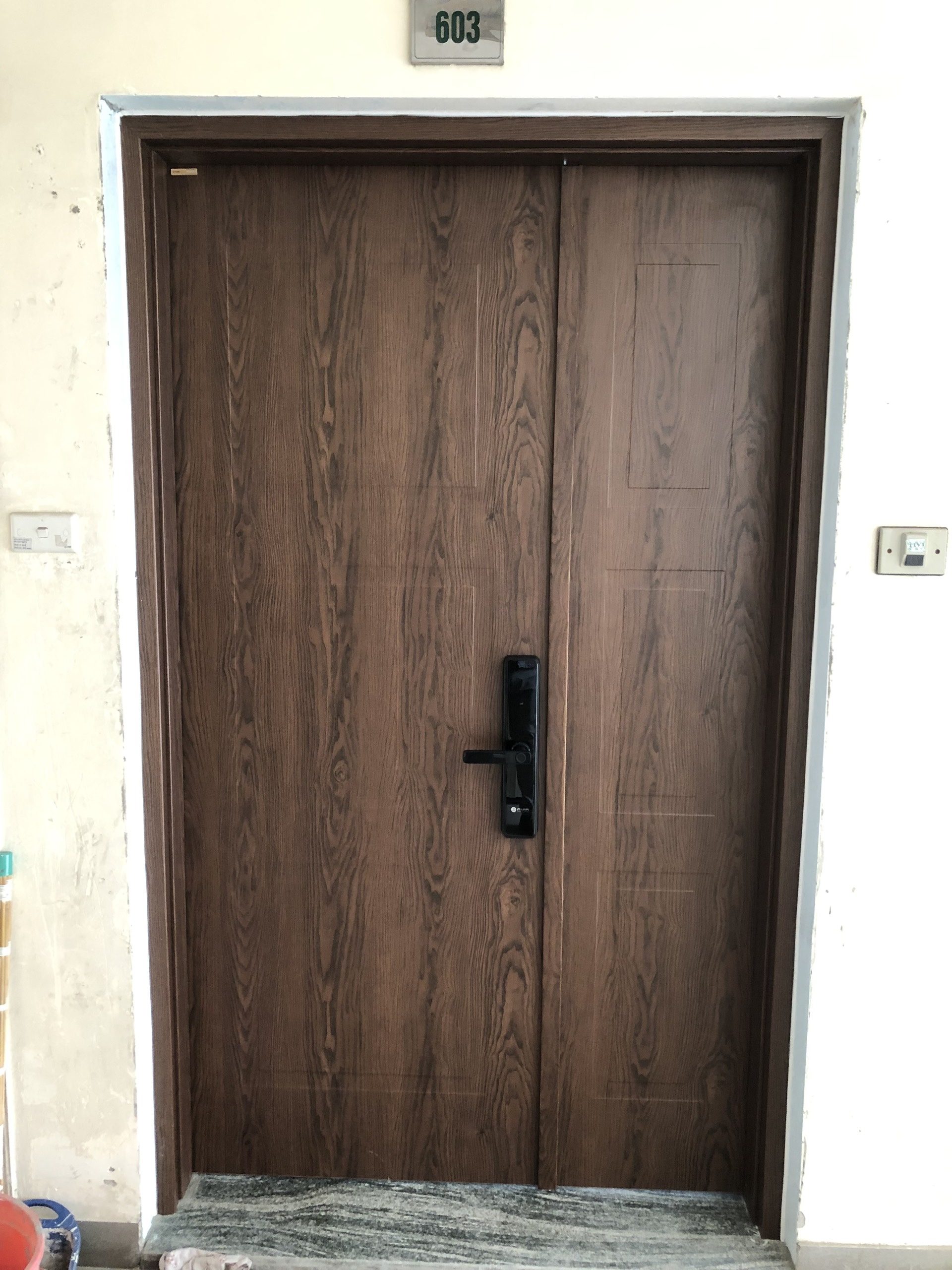Của gỗ Composite Austdoor GR202 - Gravo