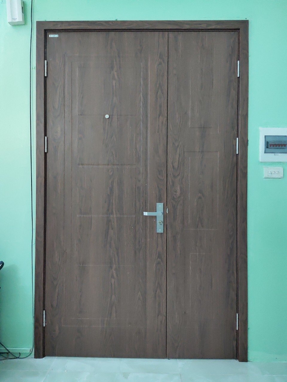 Của gỗ Composite Austdoor GR202 - Gravo