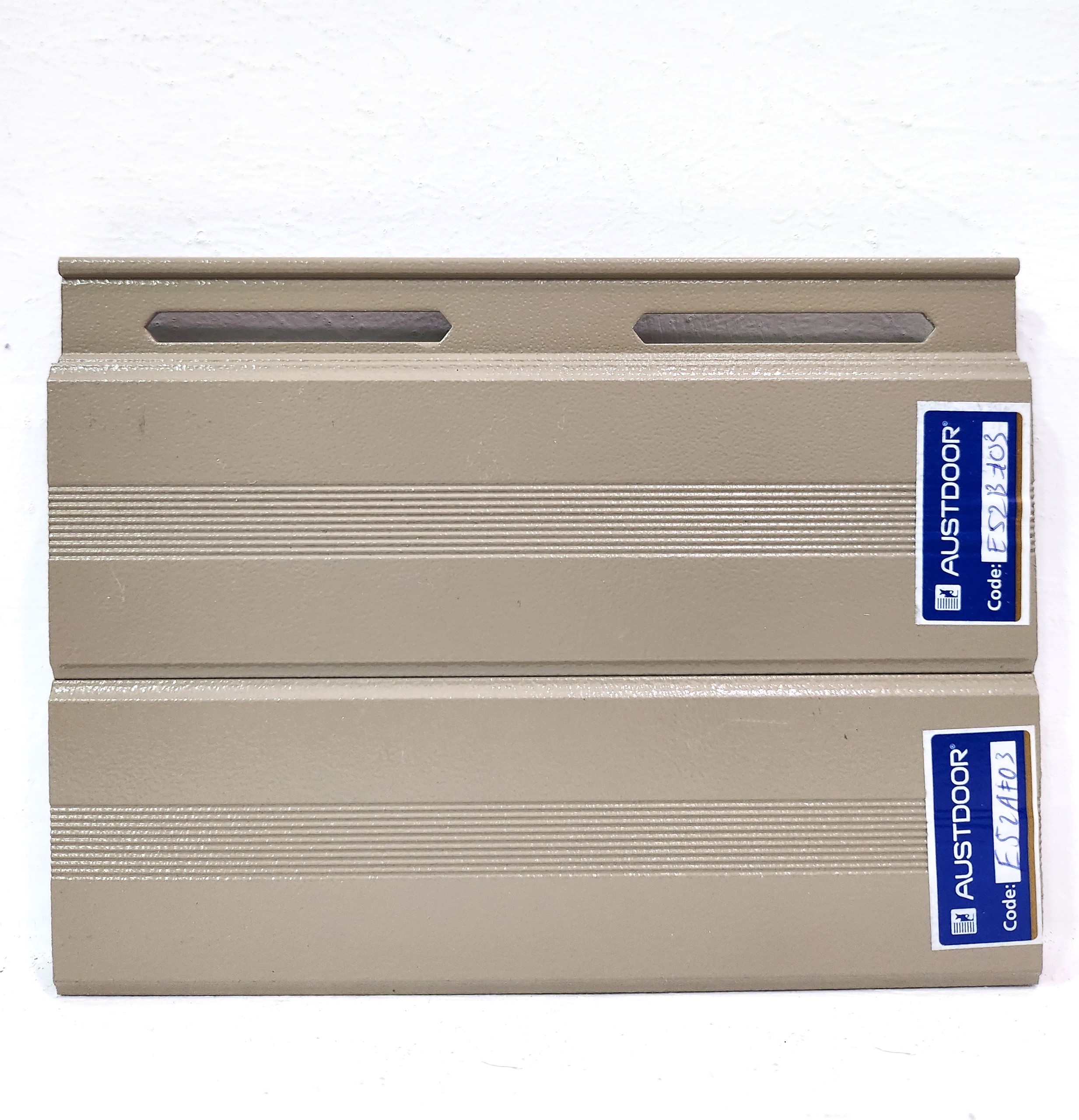 Cửa Cuốn Austdoor Khe Thoáng E52i
